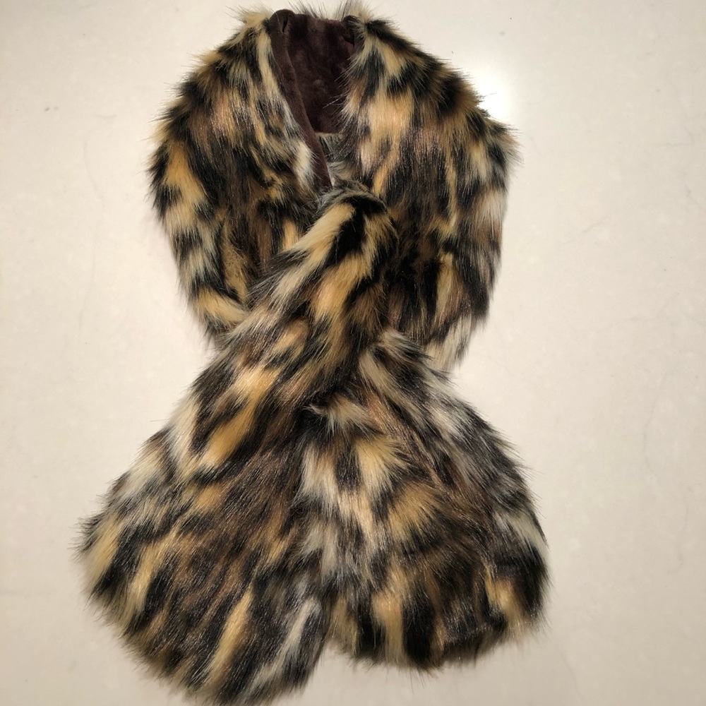 NWT leopard print faux fur scarf